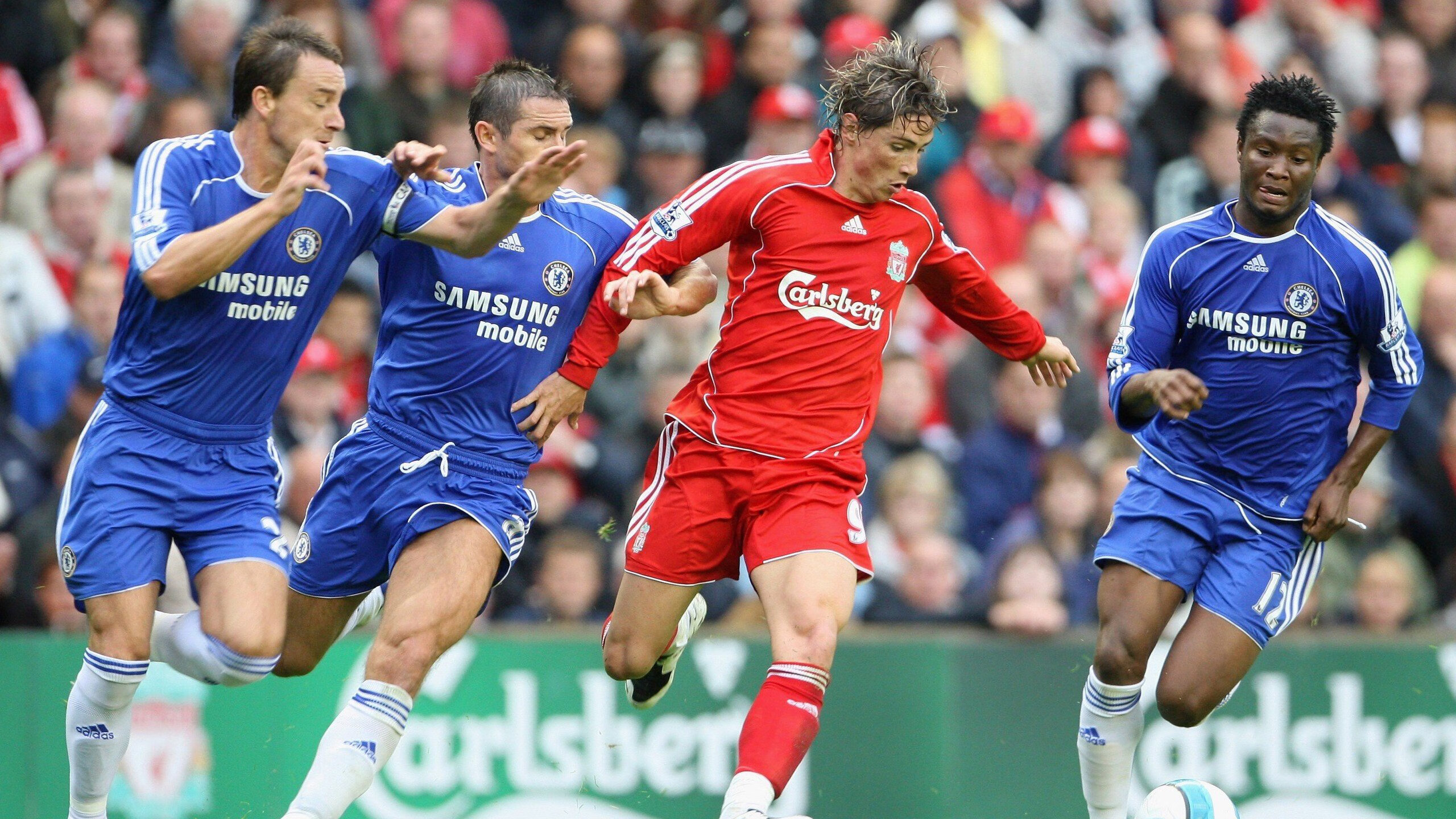 法兰克福主场大胜,继续领跑积分榜,法兰克福足球